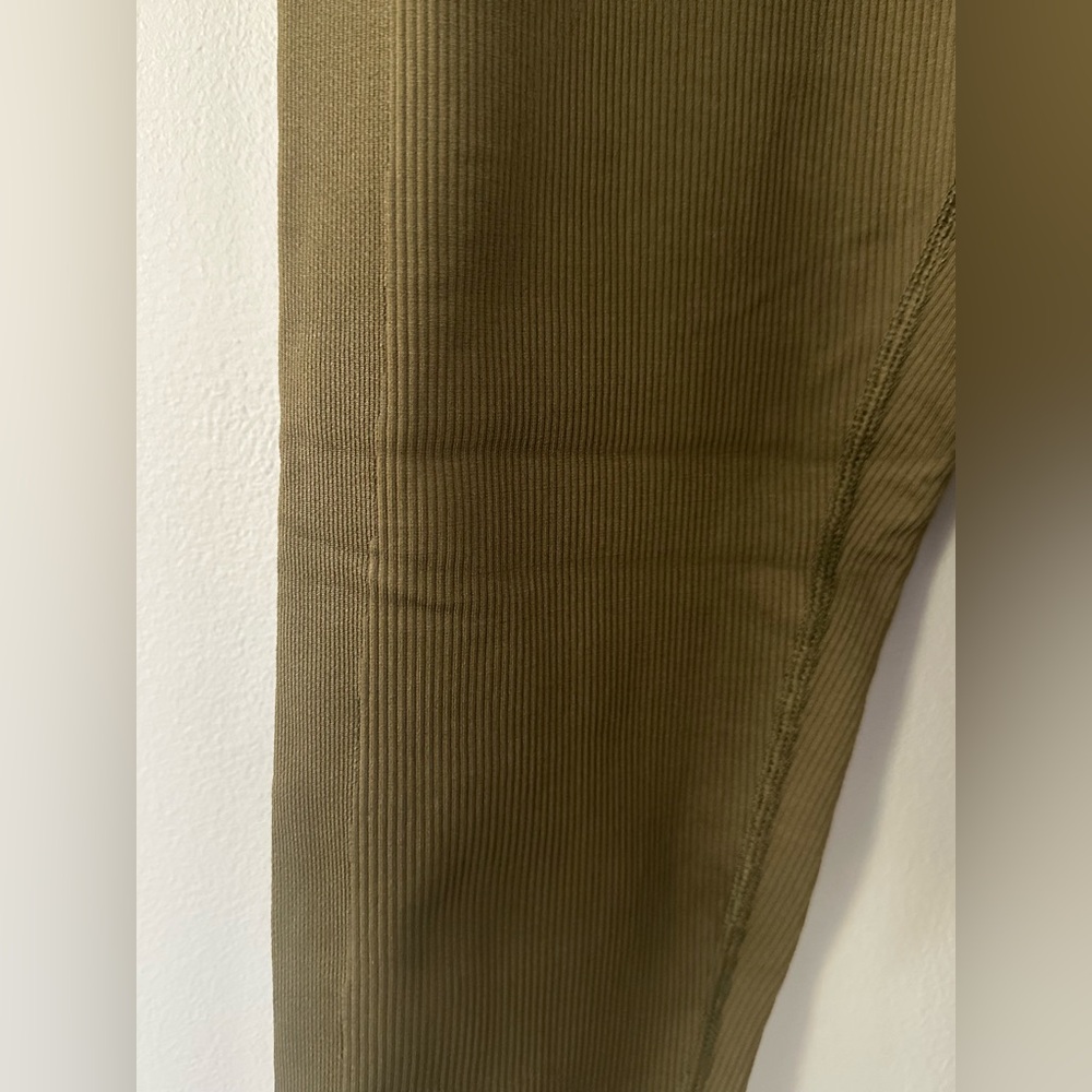 Athleta Aurora Seamless Tight in Acacia Olive Size Small - Picture 10 of 12